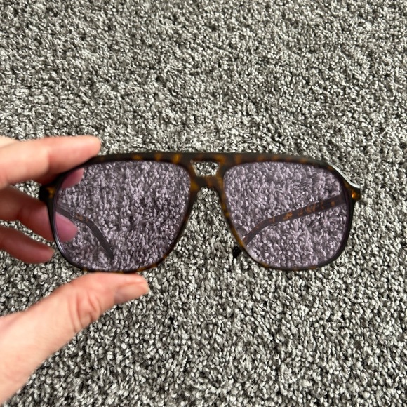 Women’s tortoise shell aviator glasses with a lavender tint - Picture 3 of 3